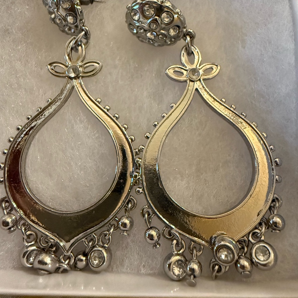 Chic Silver Teardrop Earrings